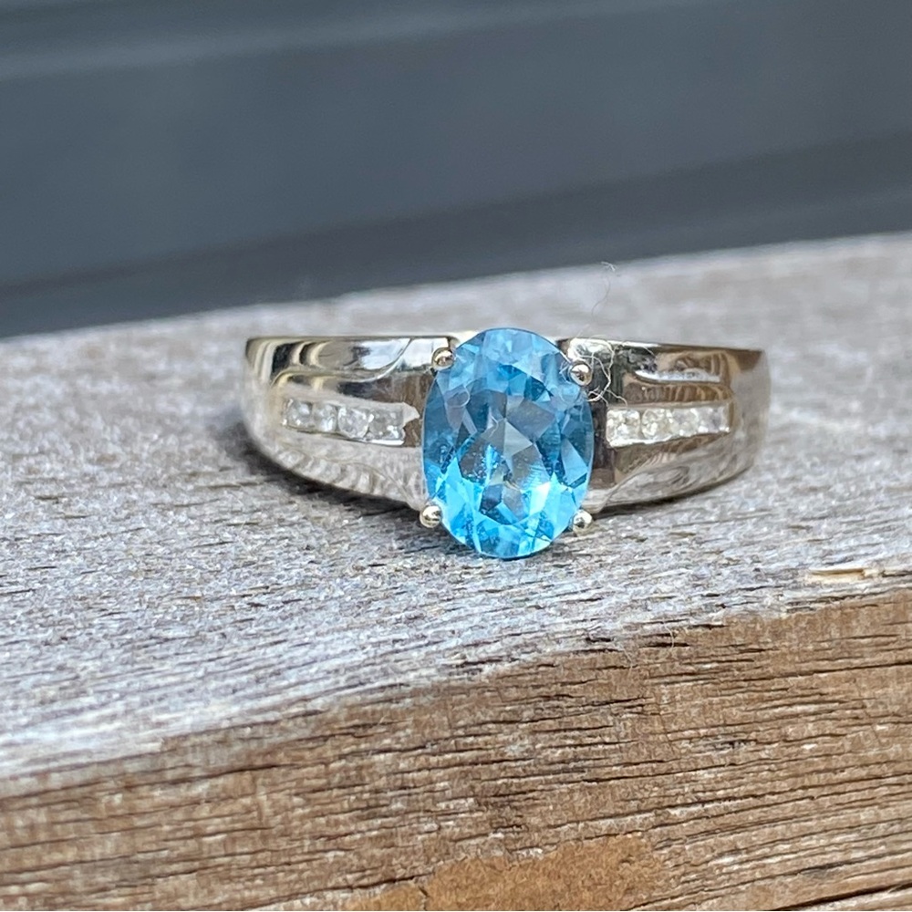 Stunning 14K White Gold Ring with Blue Topaz and Diamond Accents